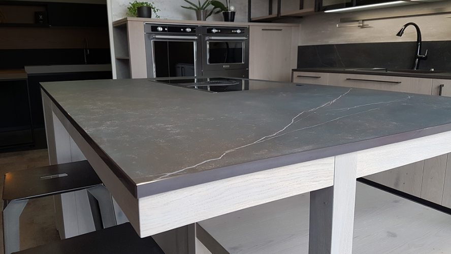 coin de l'ilot centrale en Dekton